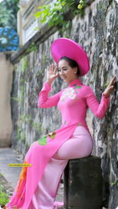 Vietnamese girl Nách ra mồ hôi